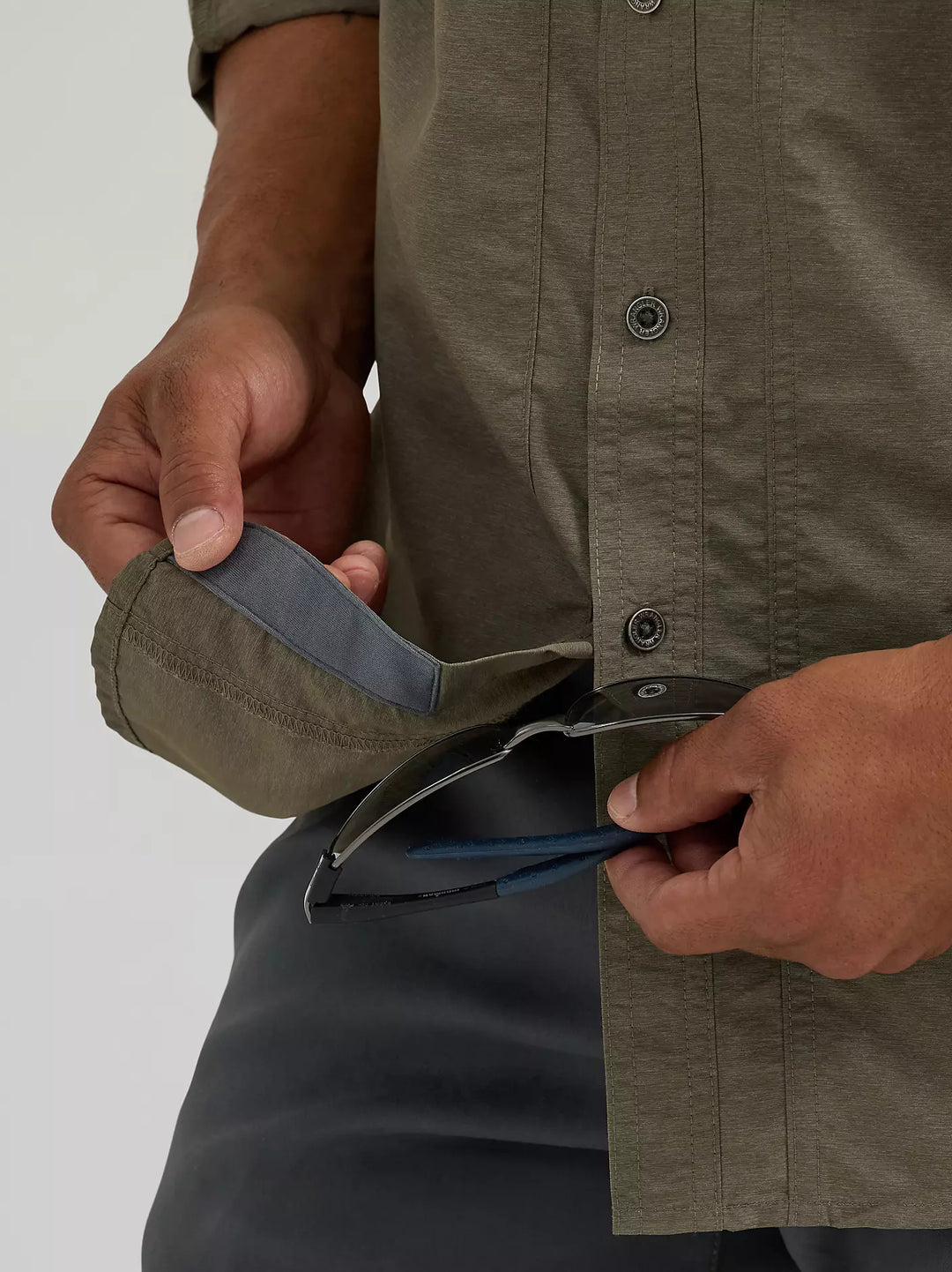 Wrangler Men's ATG Men's Mixed Material Shirt